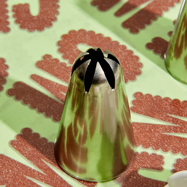 Piping Tip 2D Medium Drop Flower (Colour Mill)