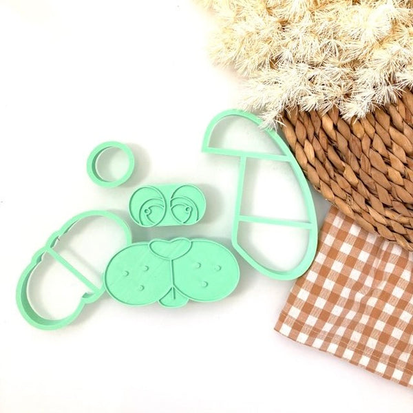 Dog Face Cake Cutter Set (SweetP Cakes and Cookies)