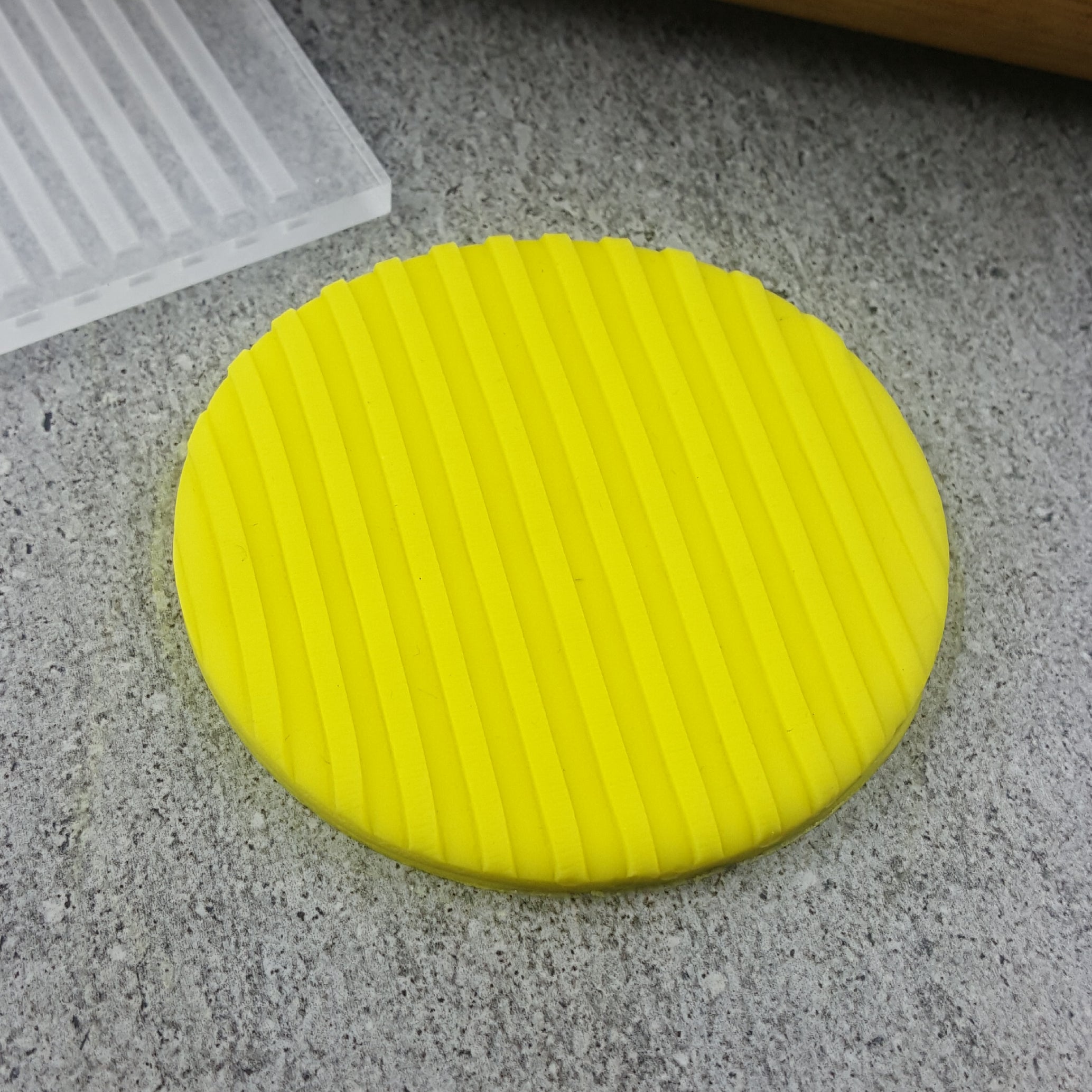 Lines Pattern Plate