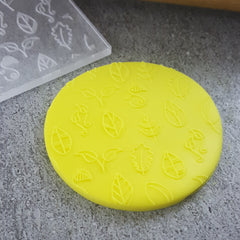 Curvy Leaves Pattern Plate