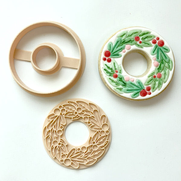 Christmas Wreath Cutter & Embosser Set (Little Biskut)