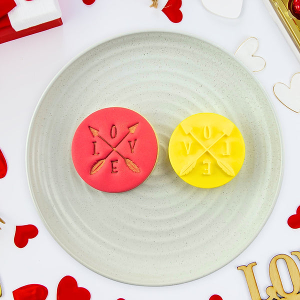 Love With Arrows Embosser