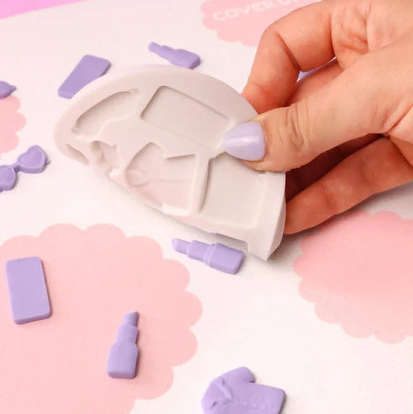 Girls' World Savvy Shapes Silicone Mould (Savvy Cakes)